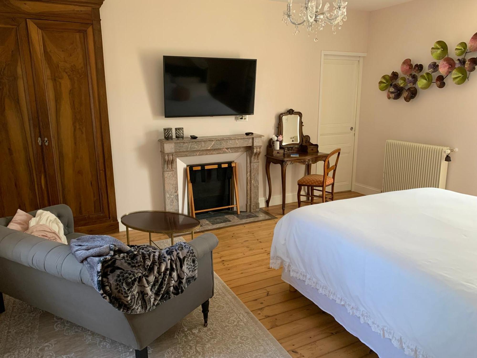 The Cool Lounge A Coulonges - Charente Bed & Breakfast Exterior photo