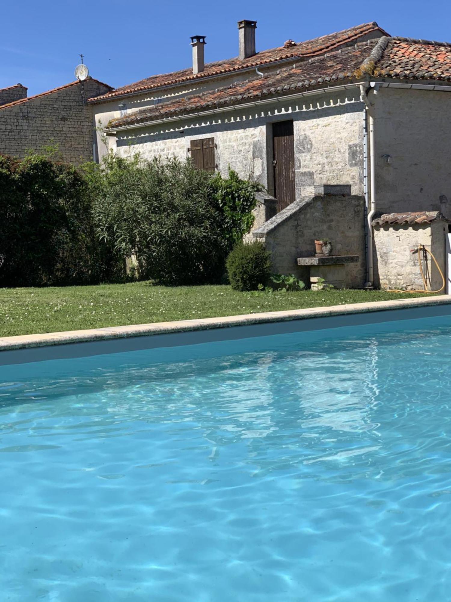 The Cool Lounge A Coulonges - Charente Bed & Breakfast Exterior photo